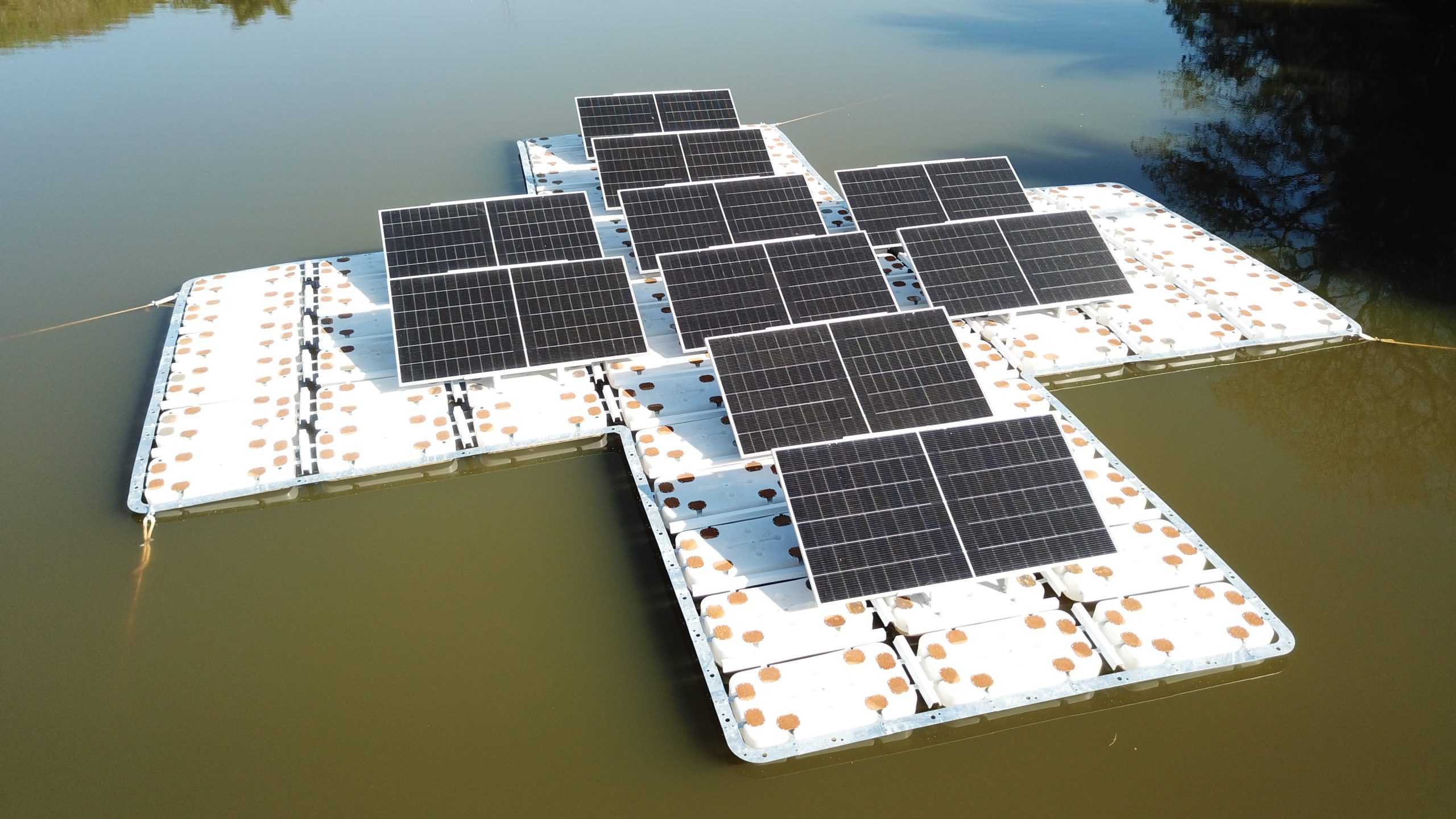 Exposição da usina solar flutuante