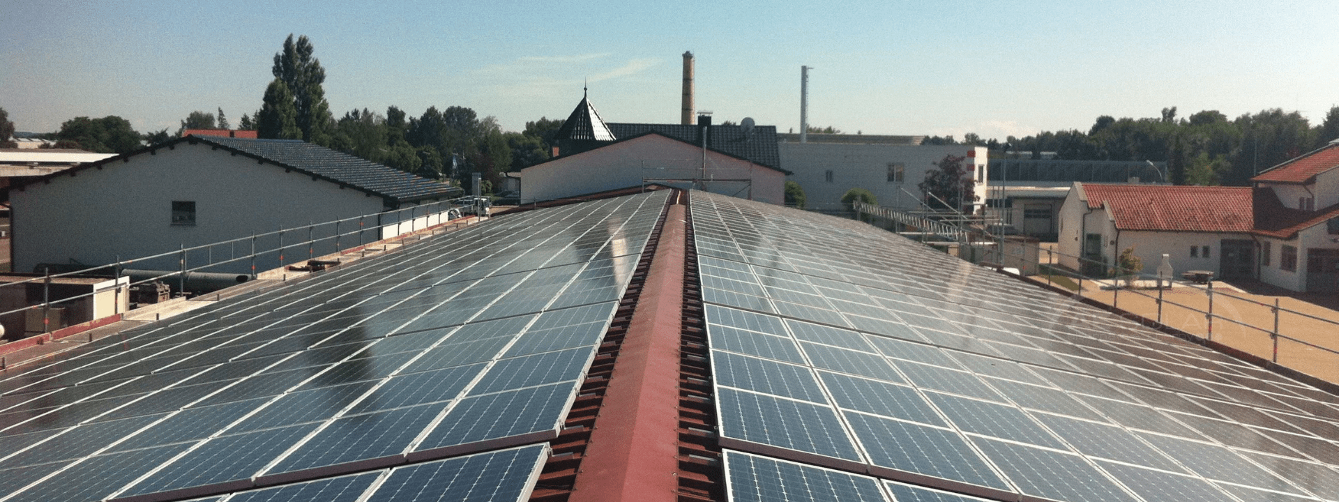 Usina solar fotovoltaica instalada no telhado