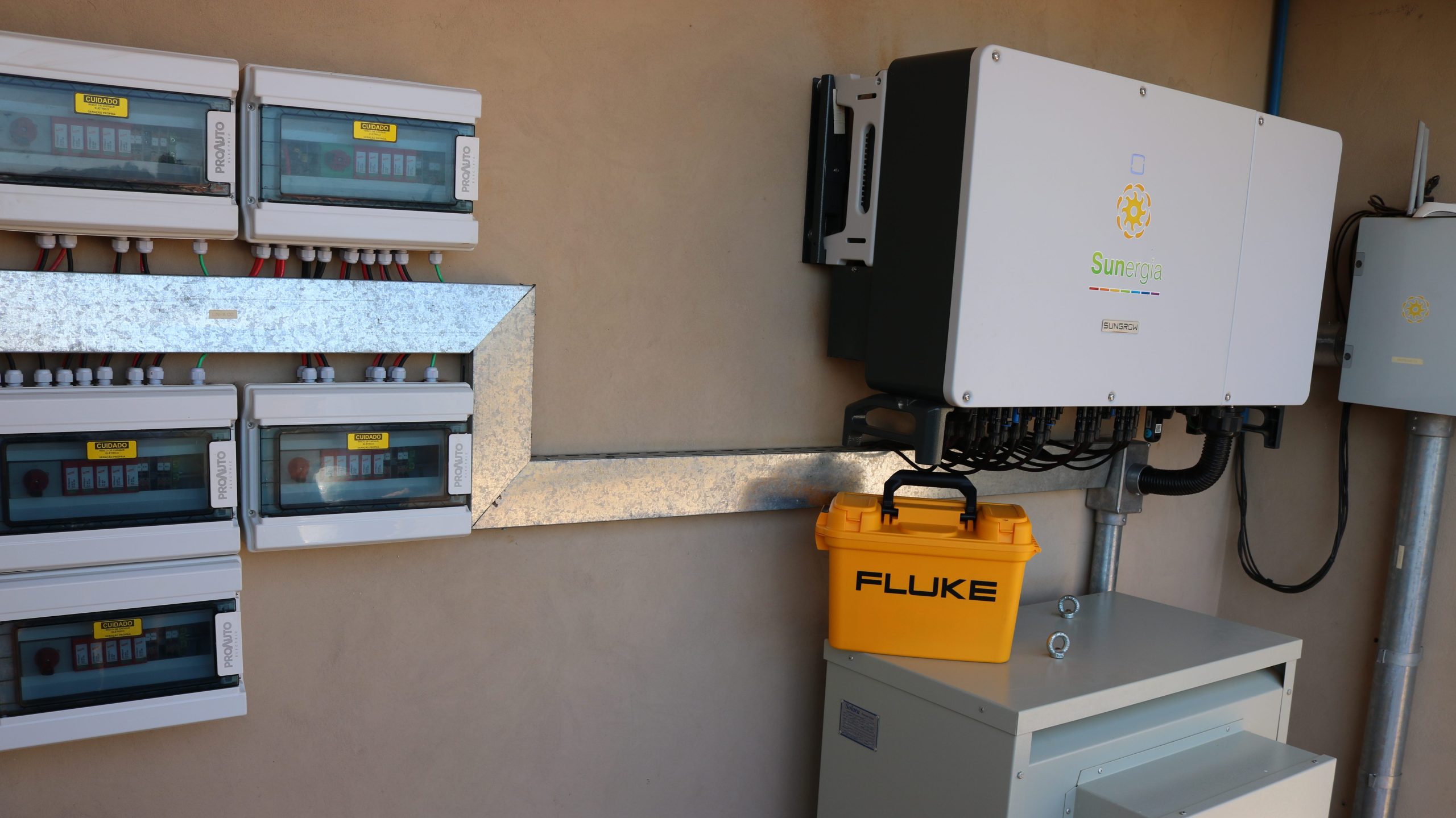 Comissionamento e ensaios em usina fotovoltaica