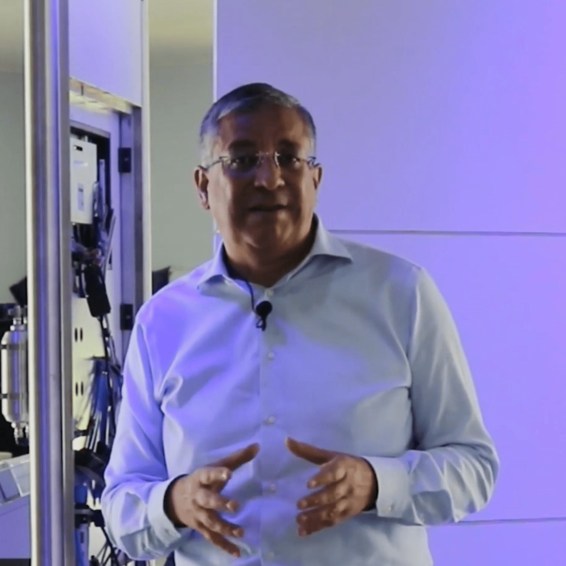 CEO da empresa Festo Brasil, Cesar Gaitan falando sobre a sustentabilidade