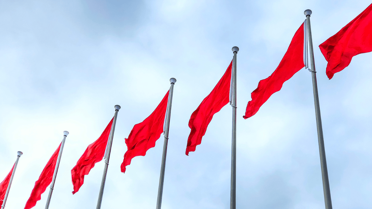 Bandeira vermelha sobre energia elétrica