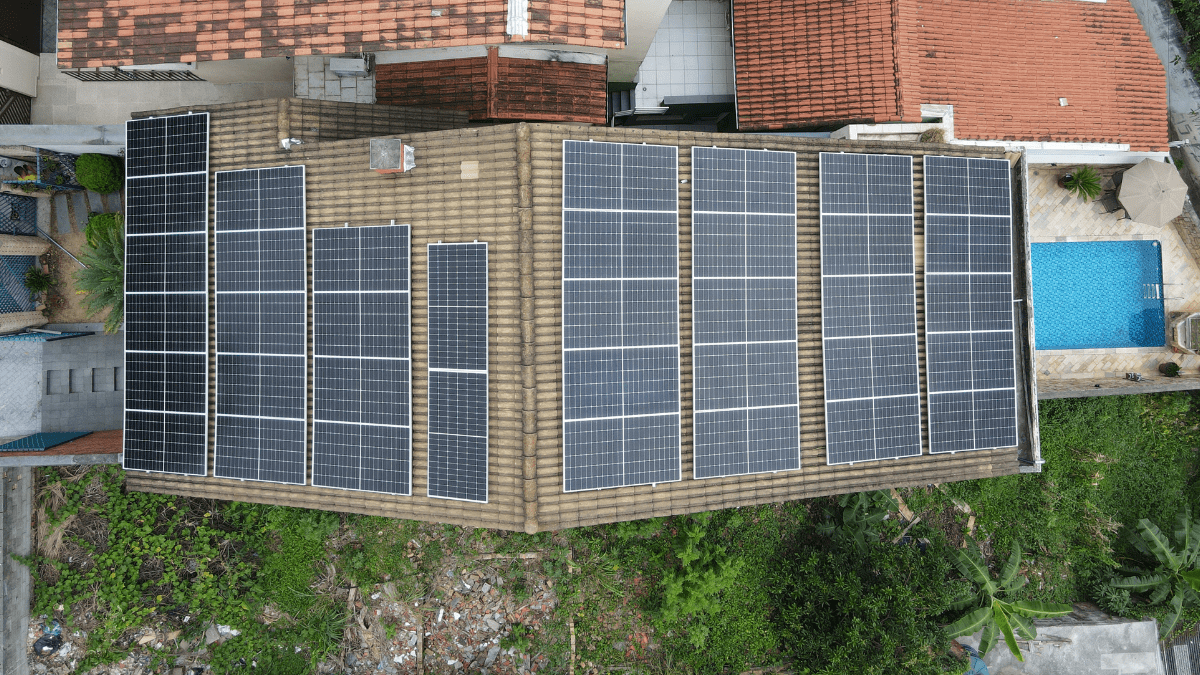 Instalação de energia solar cada vez mais acessível
