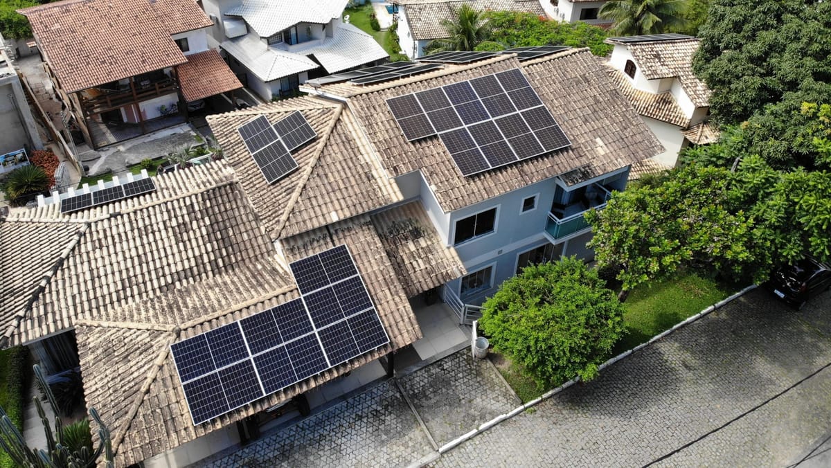 Módulos Fotovoltaicos de Alta Potência em Telhados Residenciais: Vale a Pena?