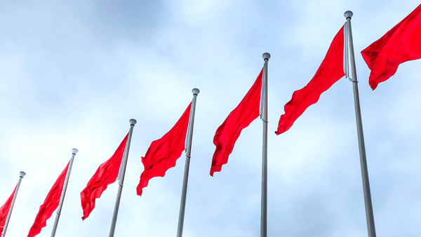 Bandeira vermelha sobre energia elétrica