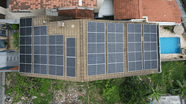 Instalação de energia solar cada vez mais acessível